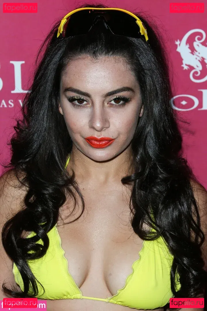 Charli XCX / charli_xcx / charlignarly Onlyfans Photo Gallery 