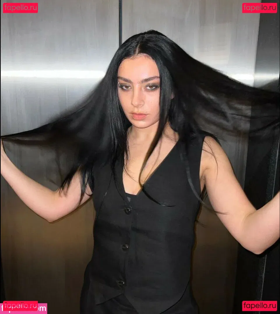 Charli XCX / charli_xcx / charlignarly Onlyfans Photo Gallery 