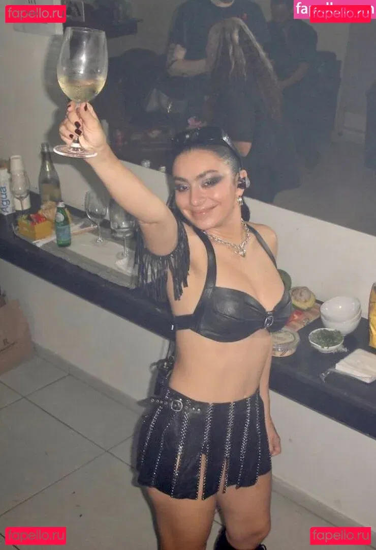 Charli XCX / charli_xcx / charlignarly Onlyfans Photo Gallery 