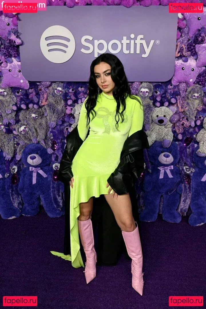 Charli XCX / charli_xcx / charlignarly Onlyfans Photo Gallery 