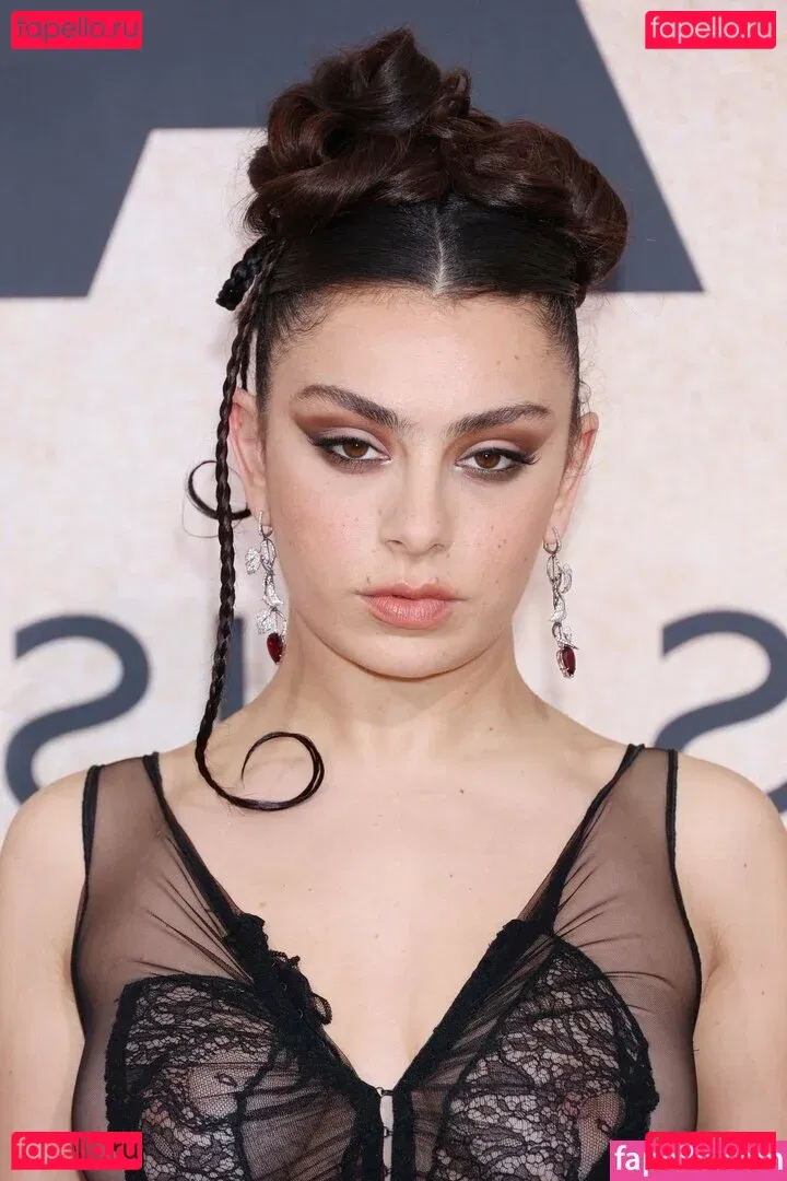 Charli XCX / charli_xcx / charlignarly Onlyfans Photo Gallery 