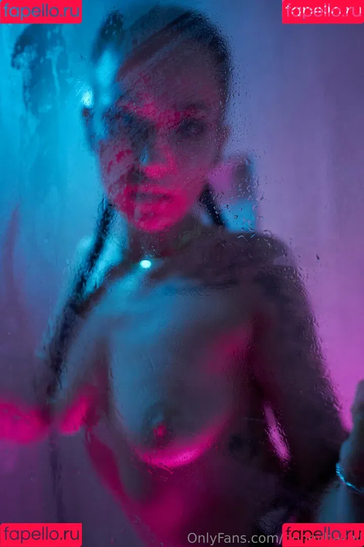 amberinacalmeida / honeyhazell Onlyfans Photo Gallery 