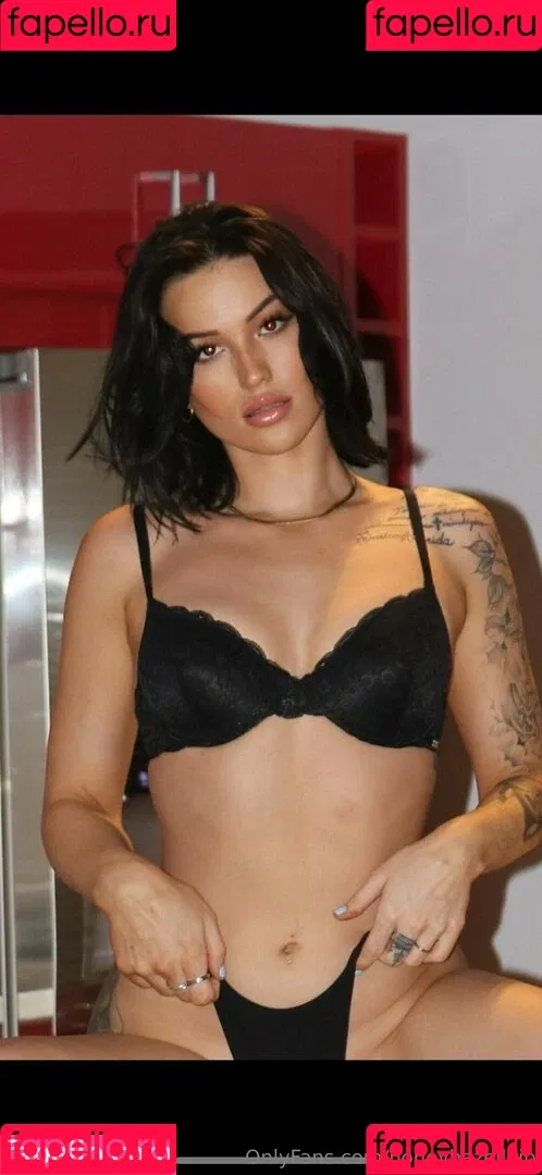 amberinacalmeida / honeyhazell Onlyfans Photo Gallery 