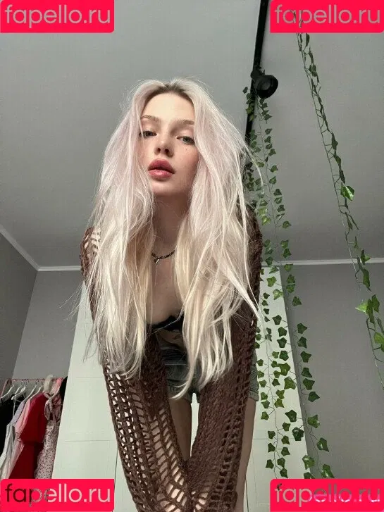alireons / alisatvoya / realalisa / Алиса Твоя Onlyfans Photo Gallery 