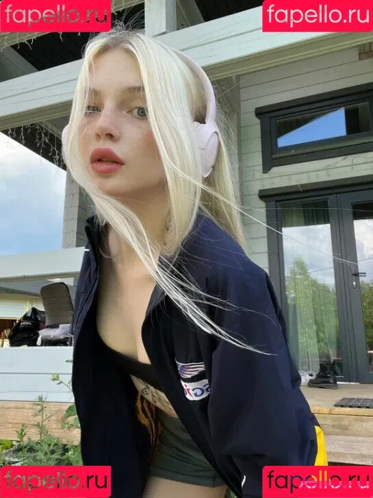 alireons / alisatvoya / realalisa / Алиса Твоя Onlyfans Photo Gallery 
