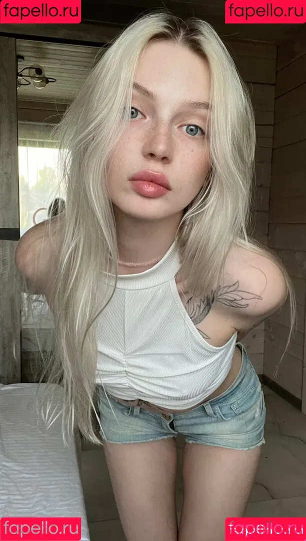 alireons / alisatvoya / realalisa / Алиса Твоя Onlyfans Photo Gallery 