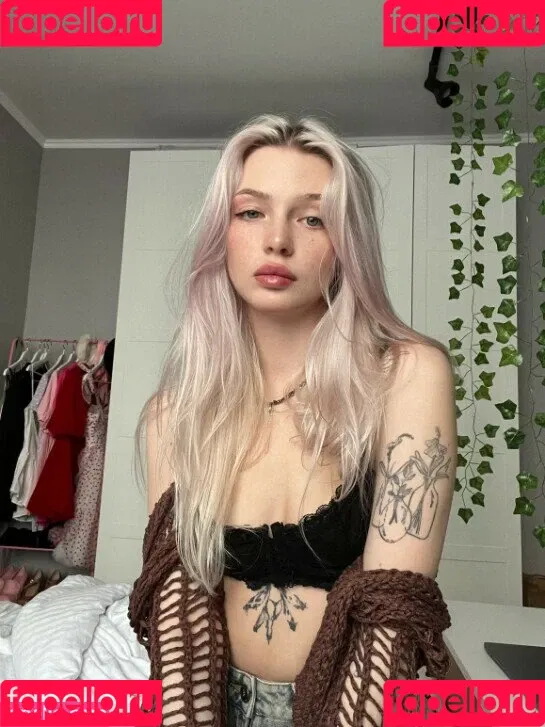 alireons / alisatvoya / realalisa / Алиса Твоя Onlyfans Photo Gallery 