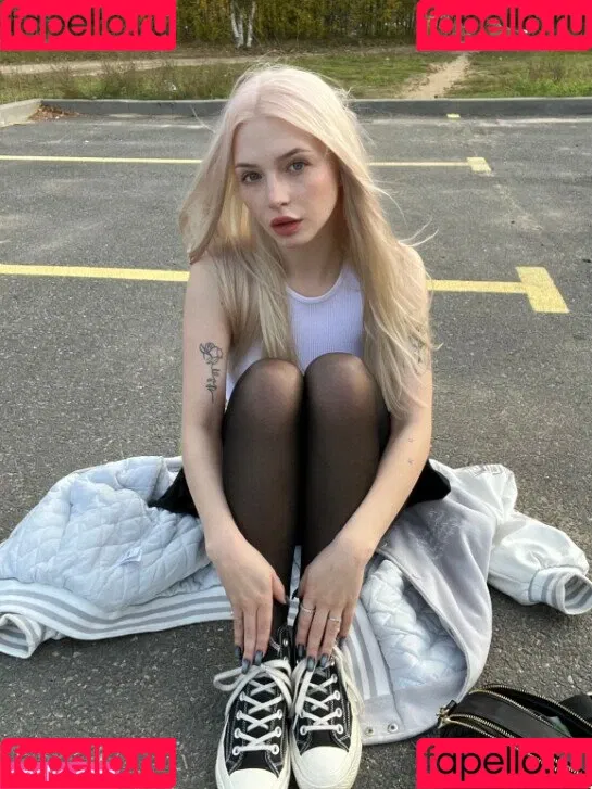 alireons / alisatvoya / realalisa / Алиса Твоя Onlyfans Photo Gallery 