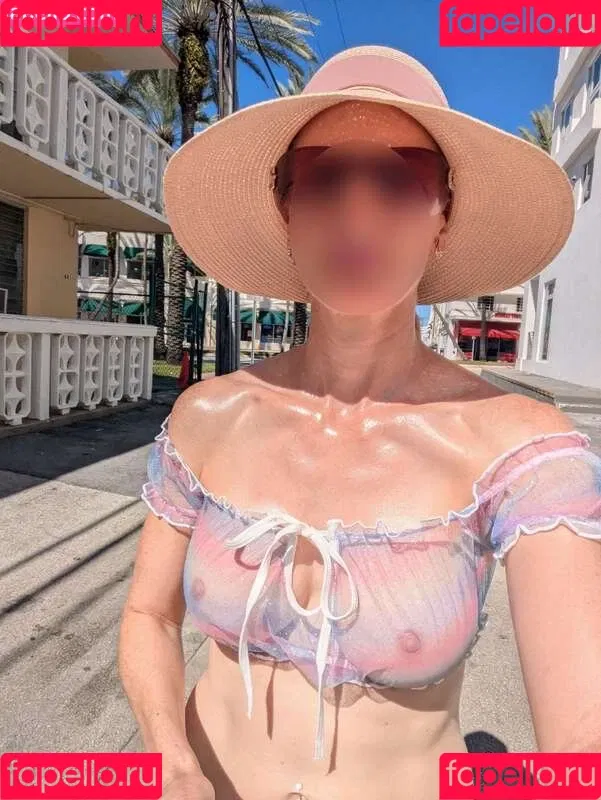 MiaExhib / https: / mia_exhib Onlyfans Photo Gallery 