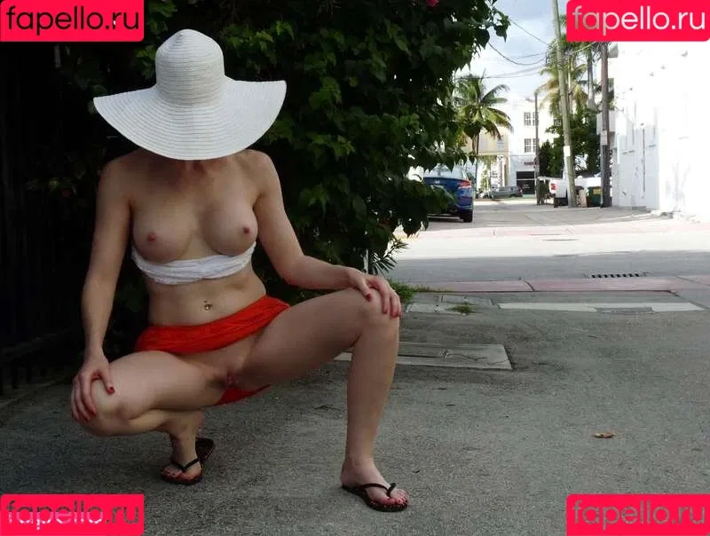 MiaExhib / https: / mia_exhib Onlyfans Photo Gallery 