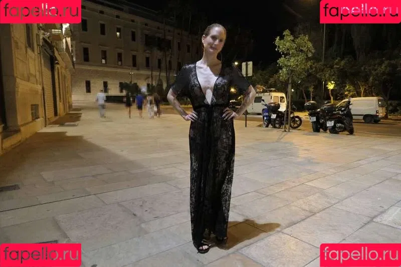 MiaExhib / https: / mia_exhib Onlyfans Photo Gallery 