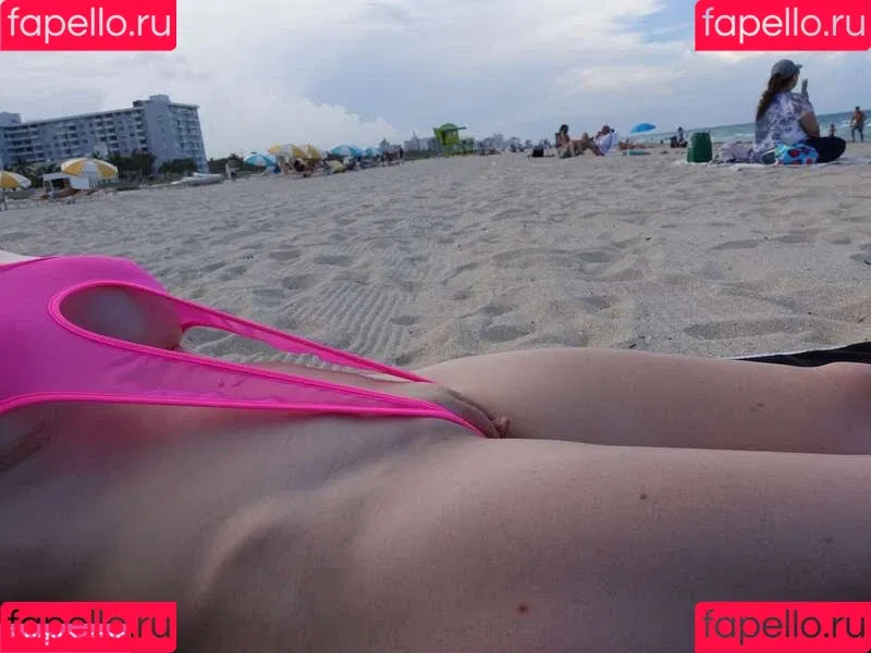 MiaExhib / https: / mia_exhib Onlyfans Photo Gallery 
