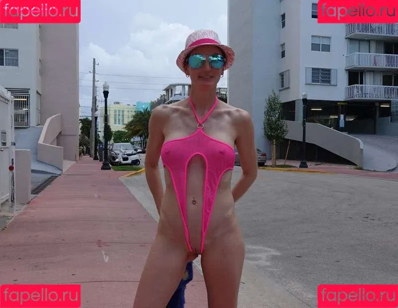 MiaExhib / https: / mia_exhib Onlyfans Photo Gallery 