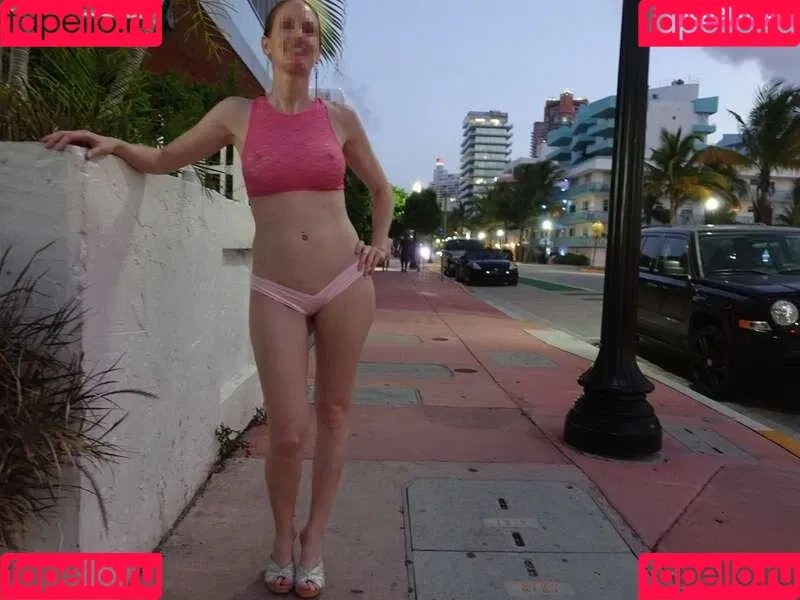 MiaExhib / https: / mia_exhib Onlyfans Photo Gallery 