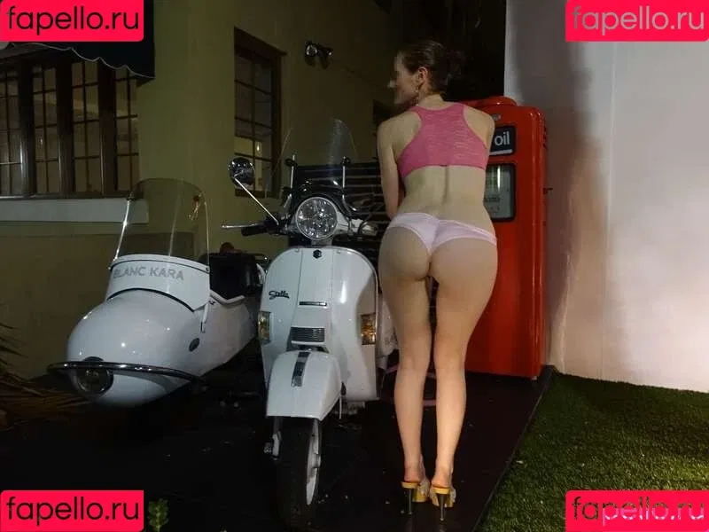 MiaExhib / https: / mia_exhib Onlyfans Photo Gallery 
