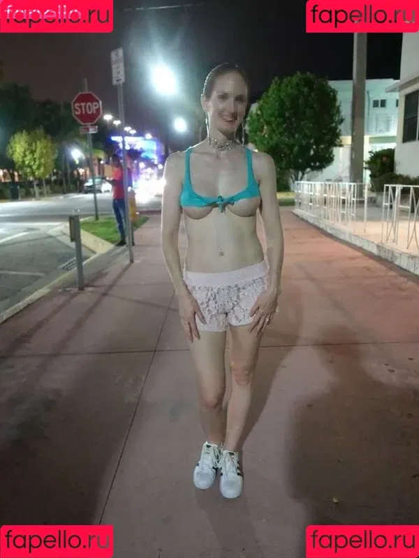 MiaExhib / https: / mia_exhib Onlyfans Photo Gallery 