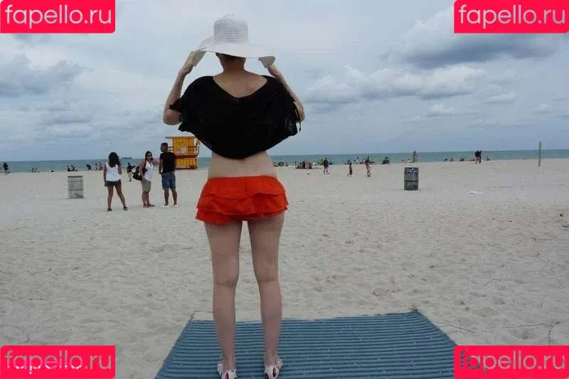 MiaExhib / https: / mia_exhib Onlyfans Photo Gallery 
