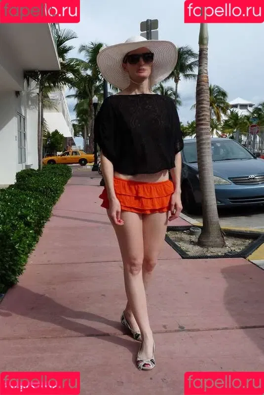 MiaExhib / https: / mia_exhib Onlyfans Photo Gallery 