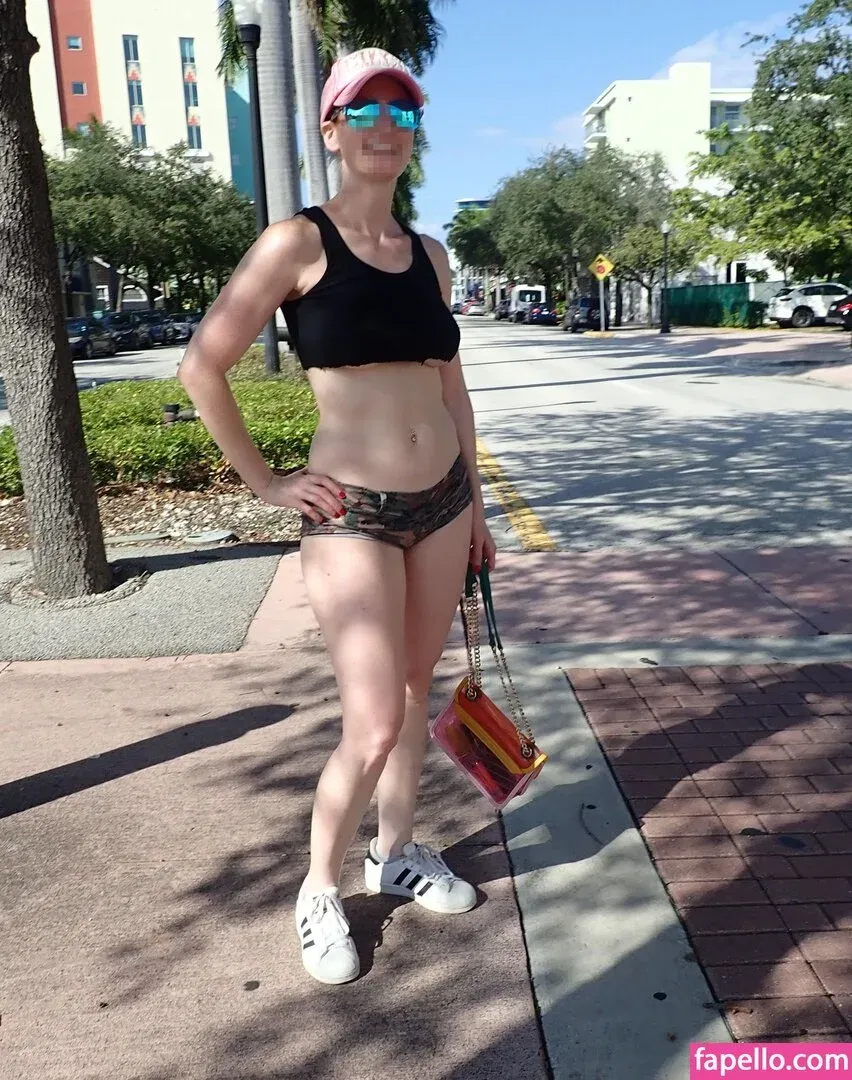 MiaExhib / https: / mia_exhib Onlyfans Photo Gallery 