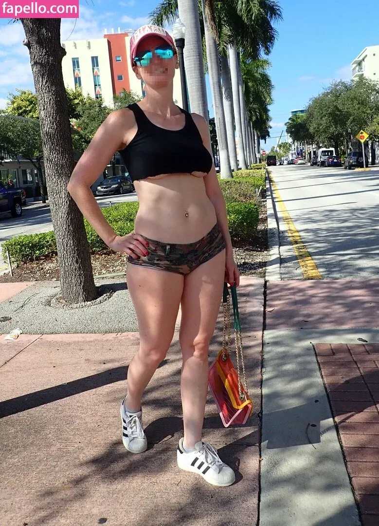 MiaExhib / https: / mia_exhib Onlyfans Photo Gallery 