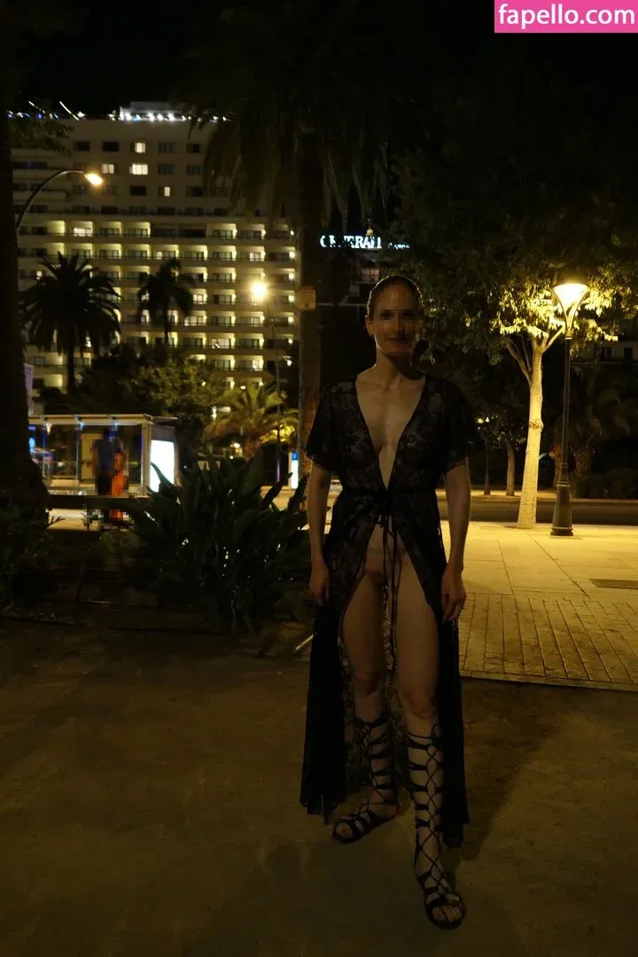 MiaExhib / https: / mia_exhib Onlyfans Photo Gallery 