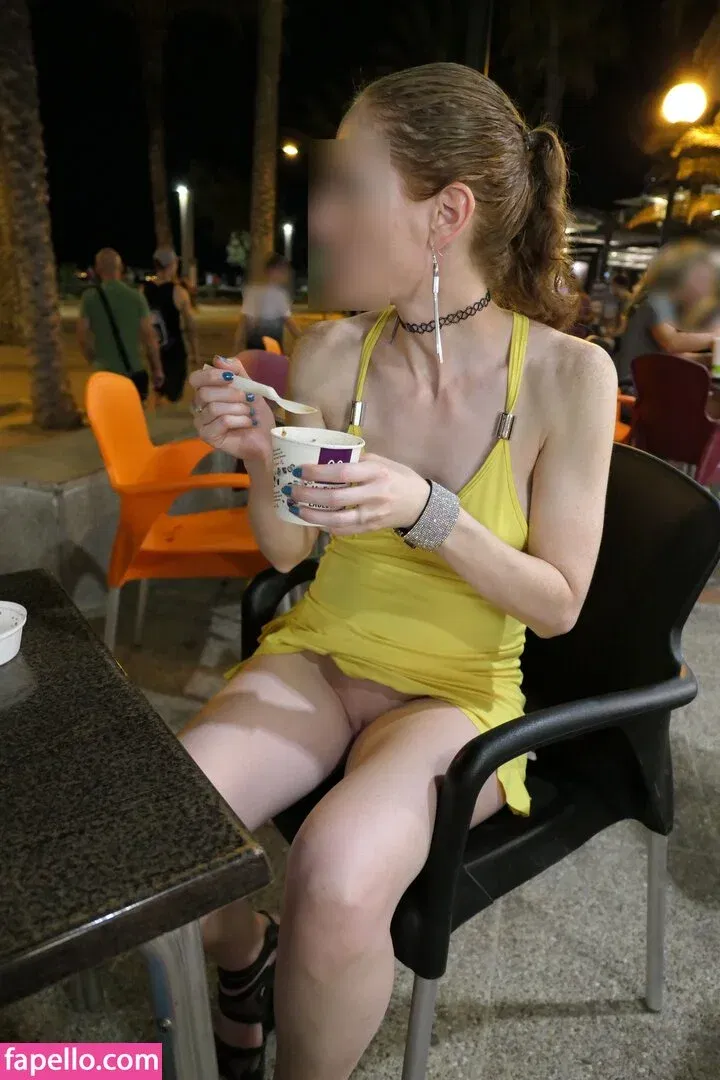 MiaExhib / https: / mia_exhib Onlyfans Photo Gallery 