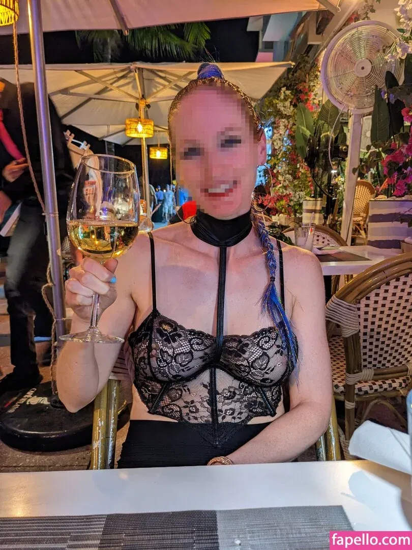 MiaExhib / https: / mia_exhib Onlyfans Photo Gallery 