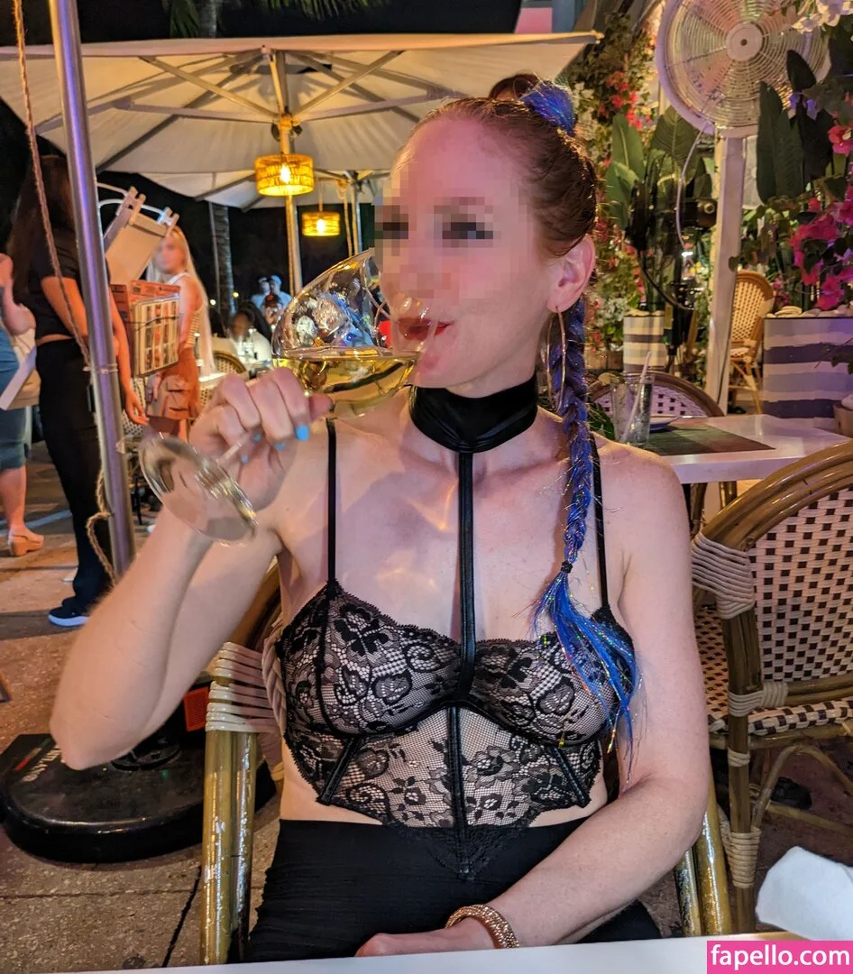 MiaExhib / https: / mia_exhib Onlyfans Photo Gallery 