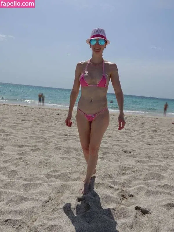 MiaExhib / https: / mia_exhib Onlyfans Photo Gallery 