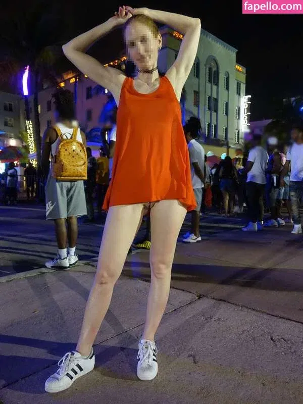 MiaExhib / https: / mia_exhib Onlyfans Photo Gallery 