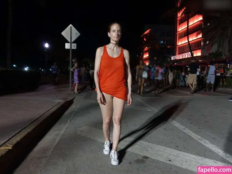 MiaExhib / https: / mia_exhib Onlyfans Photo Gallery 