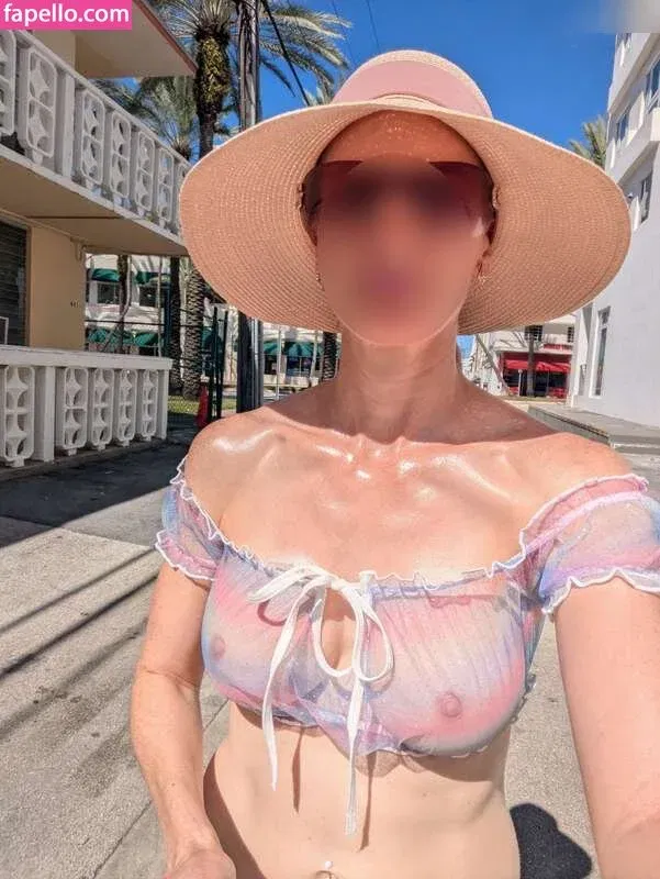 MiaExhib / https: / mia_exhib Onlyfans Photo Gallery 