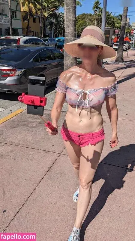 MiaExhib / https: / mia_exhib Onlyfans Photo Gallery 