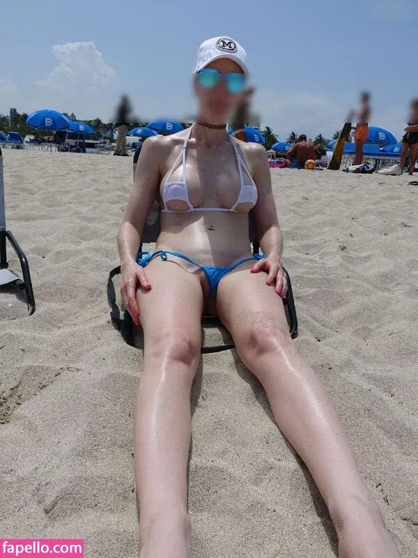 MiaExhib / https: / mia_exhib Onlyfans Photo Gallery 