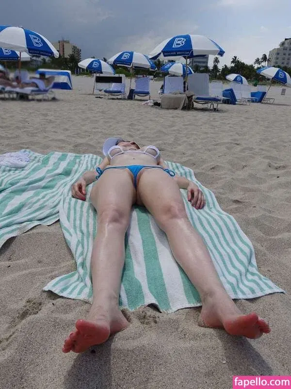 MiaExhib / https: / mia_exhib Onlyfans Photo Gallery 