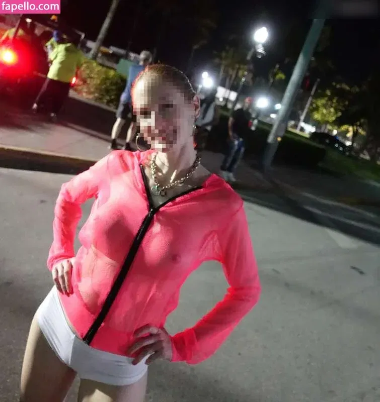 MiaExhib / https: / mia_exhib Onlyfans Photo Gallery 