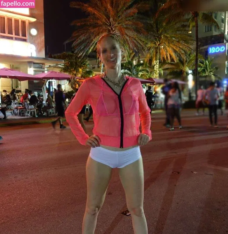 MiaExhib / https: / mia_exhib Onlyfans Photo Gallery 