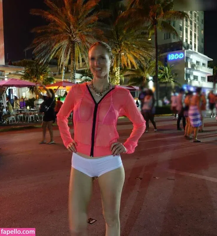 MiaExhib / https: / mia_exhib Onlyfans Photo Gallery 