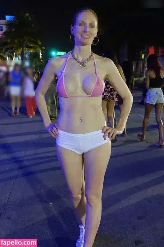 MiaExhib / https: / mia_exhib Onlyfans Photo Gallery 