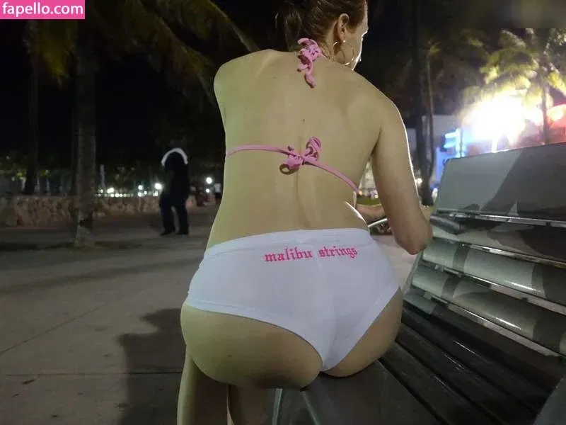 MiaExhib / https: / mia_exhib Onlyfans Photo Gallery 