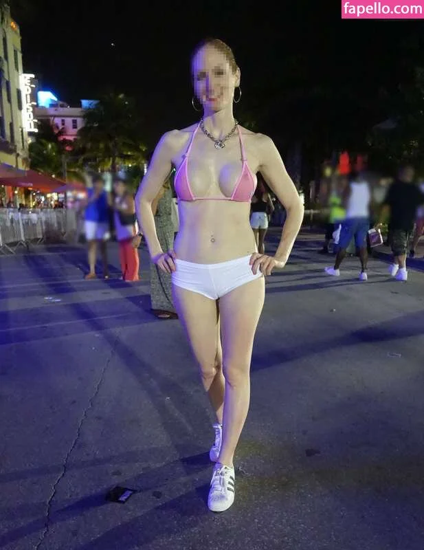 MiaExhib / https: / mia_exhib Onlyfans Photo Gallery 