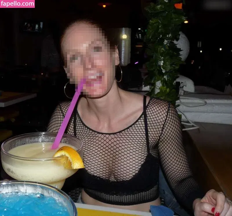 MiaExhib / https: / mia_exhib Onlyfans Photo Gallery 