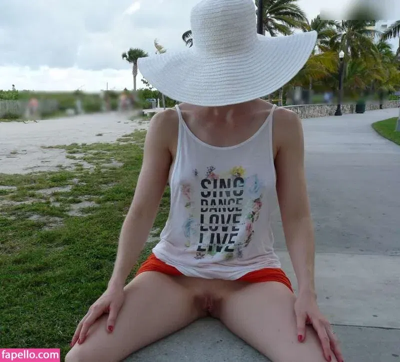 MiaExhib / https: / mia_exhib Onlyfans Photo Gallery 