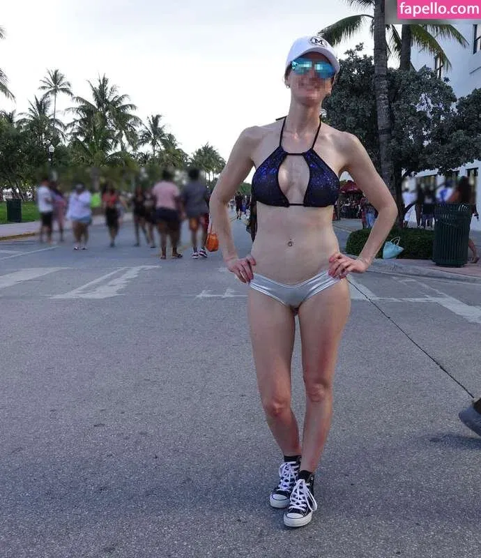 MiaExhib / https: / mia_exhib Onlyfans Photo Gallery 