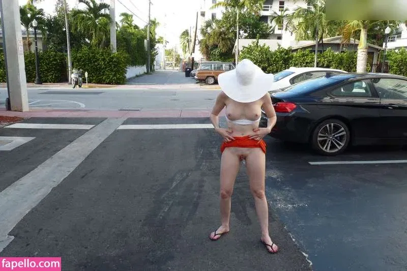 MiaExhib / https: / mia_exhib Onlyfans Photo Gallery 