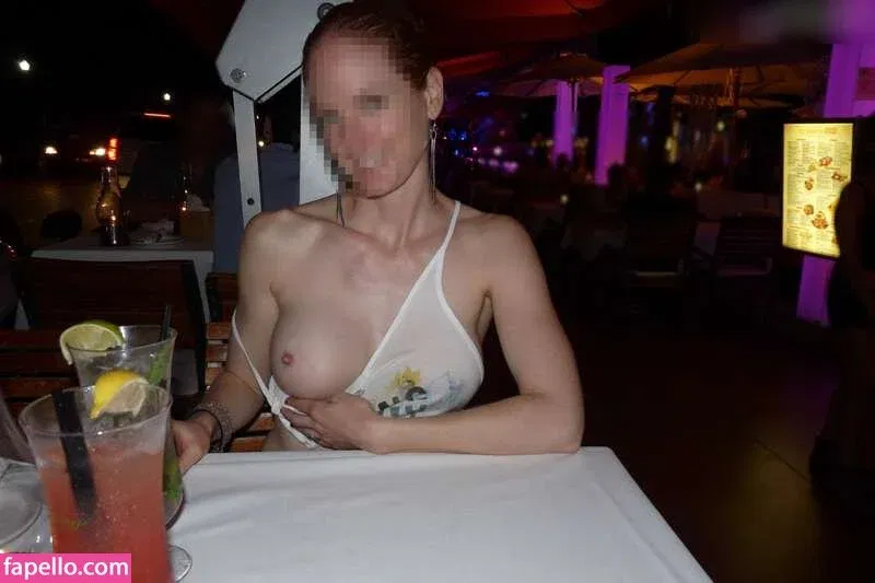 MiaExhib / https: / mia_exhib Onlyfans Photo Gallery 