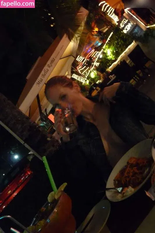 MiaExhib / https: / mia_exhib Onlyfans Photo Gallery 