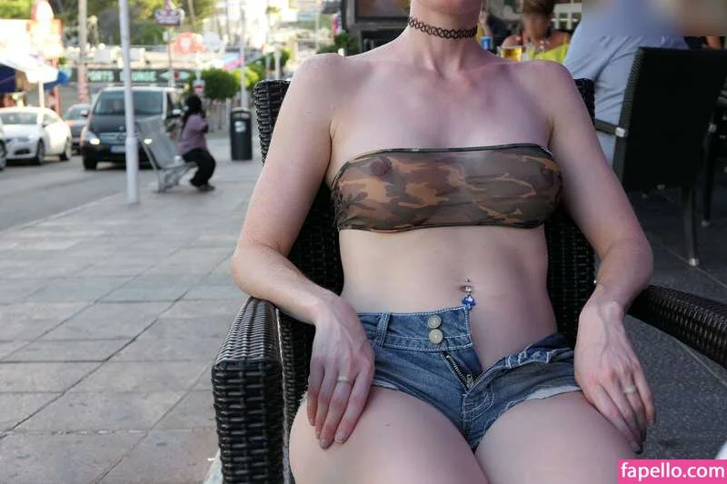 MiaExhib / https: / mia_exhib Onlyfans Photo Gallery 