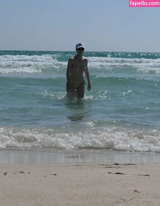 MiaExhib / https: / mia_exhib Onlyfans Photo Gallery 