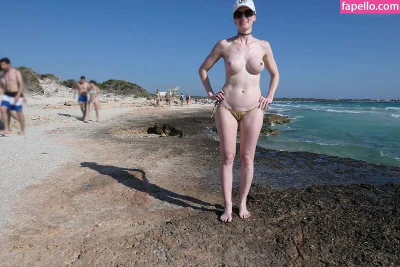 MiaExhib / https: / mia_exhib Onlyfans Photo Gallery 